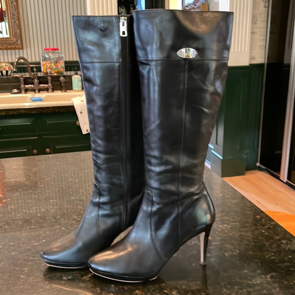 COACH Grace Womens Black Leather Knee High, High Heeled Boot, silver logo Sz 10